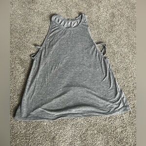GapFit Breathe Air Women’s Criss-Cross Muscle Athletic tank; gray; size small